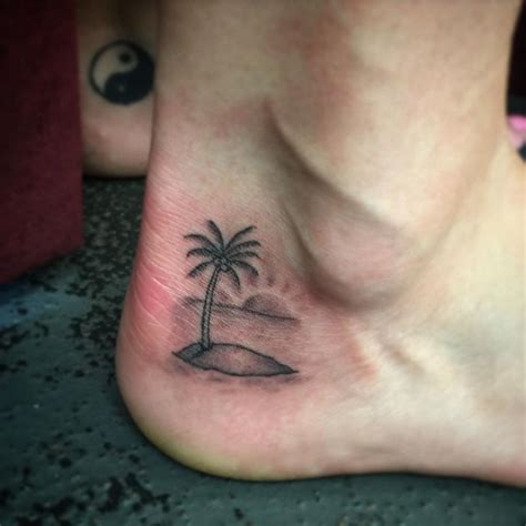 21+ Palm Tree Tattoo Designs, Ideas ... | Tree tattoo ankle, Palm tree tattoo, Palm tree tattoo ...