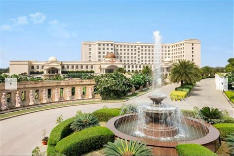 Best Price on Ramada Plaza by Wyndham Lucknow Hotel and Convention Centre in Lucknow + Reviews!