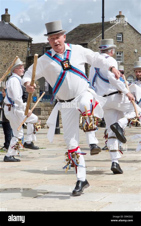 Morris dancing sticks hi-res stock photography and images - Alamy