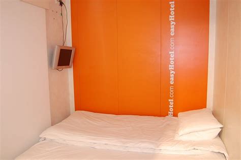 Easyhotel London South Kensington Rooms: Pictures & Reviews - Tripadvisor