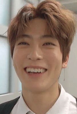 Smile Gif, Nct Group, Jung Yoon, Korean People, Video Go, Valentines For Boys, Jung Jaehyun ...