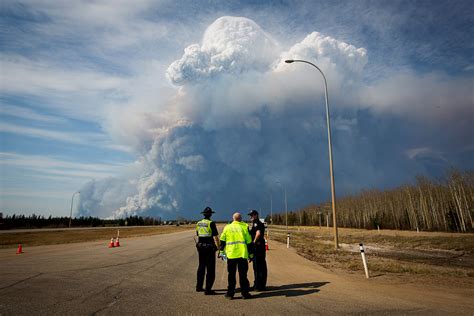 Alberta wildfire moves south, forcing more evacuations in Canada's oil sands