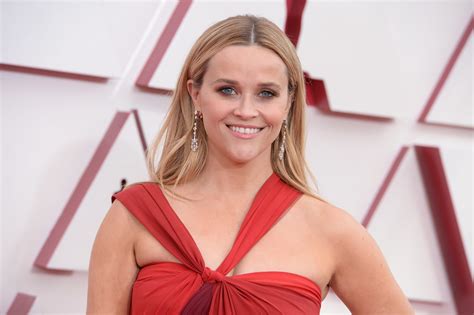 Reese Witherspoon Net Worth (Updated 2023) Age, Height, Bio...