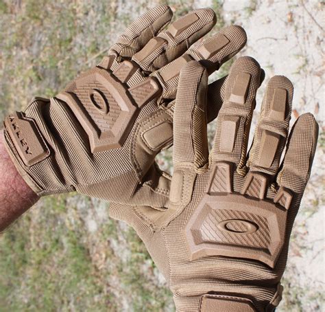 OAKLEY S.I. Standard Issue Flexion Coyote Tan Tactical Gloves | Tactical gloves, Combat gear, Oakley