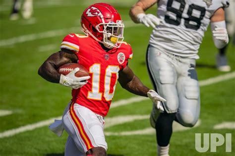 Photo: Chiefs Tyreek Hill Runs in a Touchdown - KCP20201011119 - UPI.com