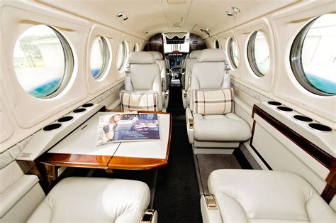 2012 BEECHCRAFT KING AIR 250 S/N BY-161 - Leader Luxury