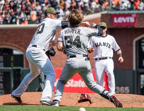 Washington Nationals: Bryce Harper fights Hunter Strickland