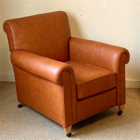 20th Century Club Style Tan Leather Armchair - Antique Chairs - Hemswell Antique Centres