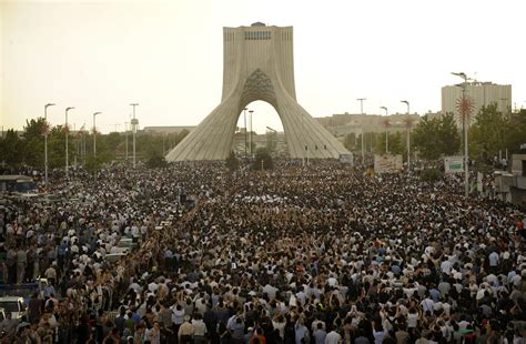 Iran’s 1999 student protests: The hot summer that shook Tehran | Middle East Eye