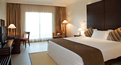 luxury hotel beds - Google Search | Stylish room, Cosmopolitan hotel, Hotel