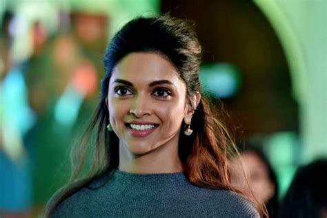 Deepika Padukone apologises to fans for losing Filmfare Best Actress ...