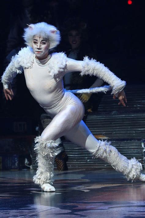 Seeing ‘Cats’ on Broadway Is the Greatest Acid Trip You’ll Ever Take – Fodors Travel Guide