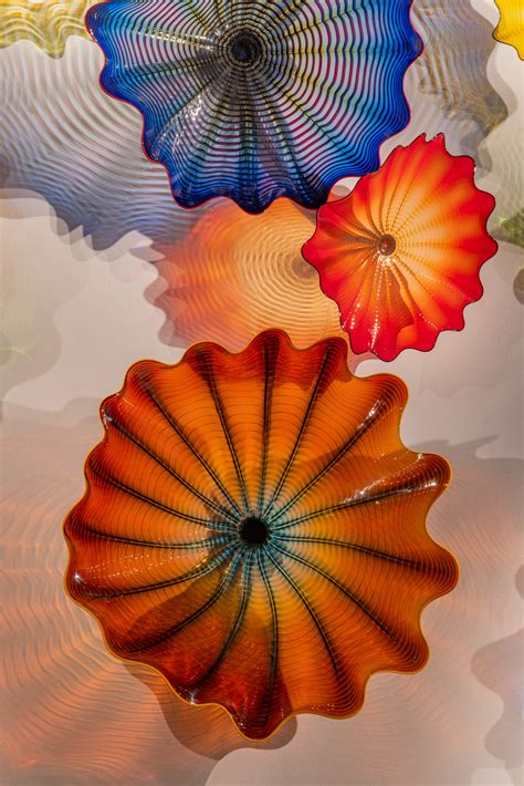 Dale Chihuly Brings Glass Wonders to Hampton Synagogue