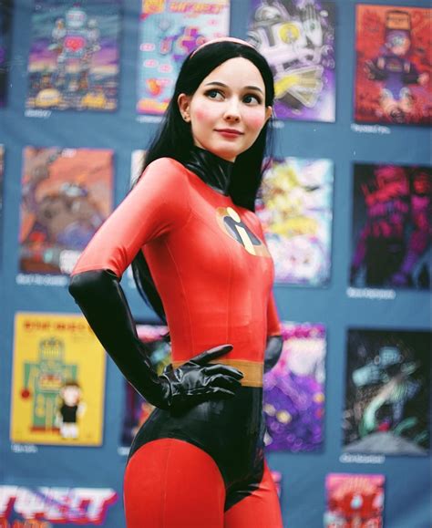 Alexandra Gaier as Violet Parr (Incredibles) : r/cosplaygirls