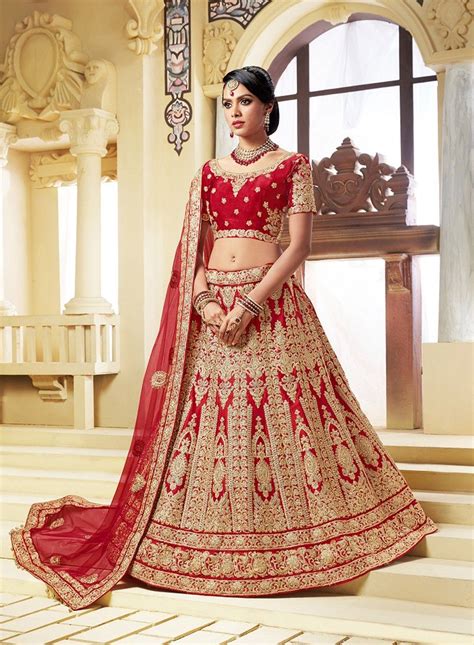 Rajasthani brides red lehenga choli | Long choli lehenga, Red lehenga ...