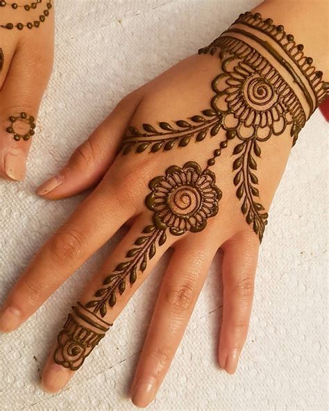 250+ Simple Mehndi Designs (2021) मेहंदी डिजाइन for Girls & Ladies