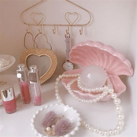 Pin by 𝓙𝓸𝓻𝓭𝓲 on pink. | Aesthetic room decor, Pastel room, Dreamy room