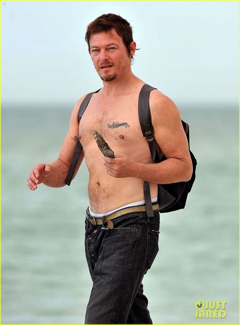 Walking Dead's Norman Reedus: Shirtless Beach Stroll!: Photo 2610780 ...