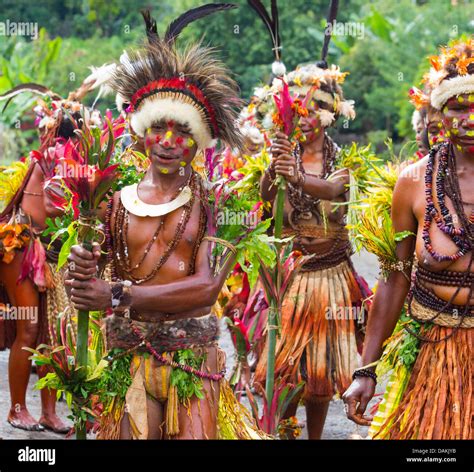 People of the Selehoto Alunumuno tribe in traditional tribal dress and ...