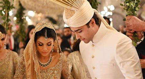 Why did Junaid Safdar divorce Ayesha Saif?