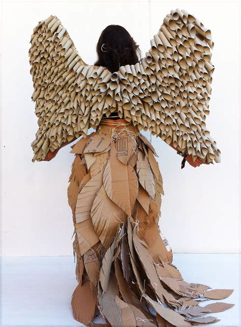 Robe en carton papier | Paper dress, Recycled costumes, Recycled dress