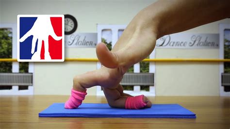 Finger Dance in the Studio - Fingers Ballet, Breakdance & Yoga - YouTube