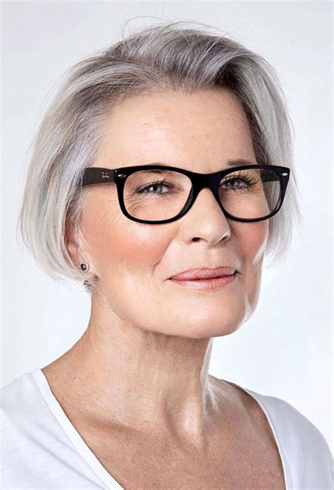 15+ Impressive Short Straight Hairstyles For Older Women With Glasses