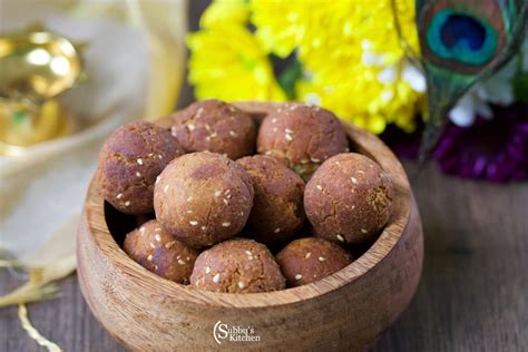 Vella Seedai Recipe | Sweet Seedai Recipe - Subbus Kitchen