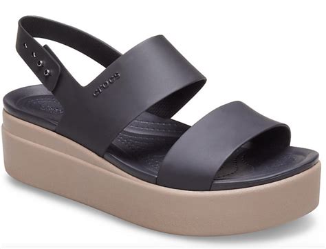 7 Best Croc Sandals for Women: Comfortable & Stylish Looks – Footwear News