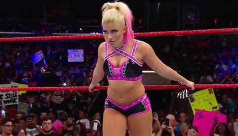 Alexa Bliss Regains Raw Women's Championship (Pics, Video) | 411MANIA