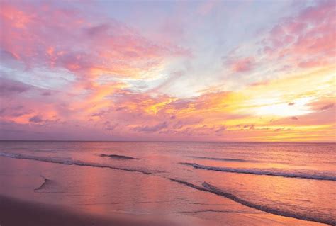 Pink sunrise sky over the ocean | Pink ocean wallpaper, Pink wallpaper landscape, Sunset wallpaper