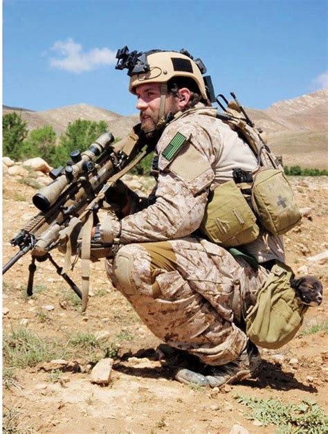 US Navy SEAL Sniper armed with SCAR-H and Pupper : r/SpecOpsArchive