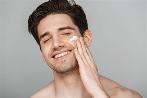 10 Skincare Lokal Cowok yang Simpel, Auto Tampan!