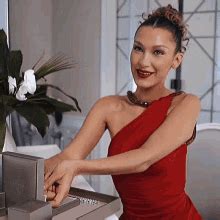 Bella Hadid Red Carpet GIF - Bella Hadid Red Carpet - Discover & Share GIFs