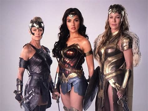 Antiope (Robin Wright) Wonder Woman( Gal Gadot) Hippolyta (Connie Nielsen) Super Héroine Marvel ...