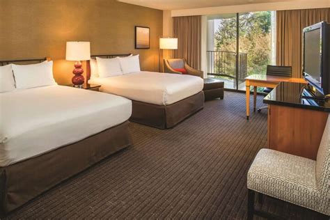 DoubleTree by Hilton Seattle Airport SeaTac | Bookonline.com