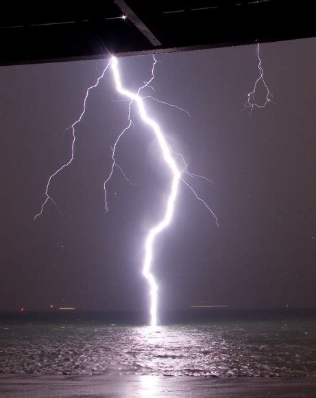 Amazing....: A Lightning Bolt Hits Water, So Close You Can See Its Streamers