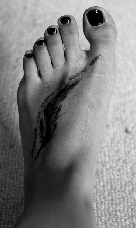 Tatuaggio Piuma: significati e immagini - PassioneTattoo