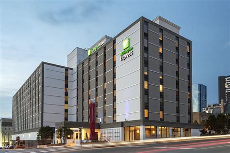 HOLIDAY INN EXPRESS NASHVILLE DOWNTOWN CONFERENCE CENTER $115 ($̶3̶5̶9̶ ...