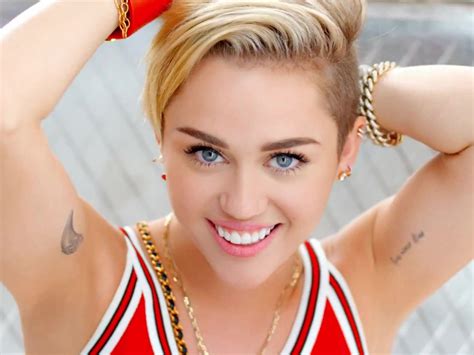 Miley Cyrus HQ Wallpapers | Miley Cyrus Wallpapers - 18098 - Oneindia Wallpapers