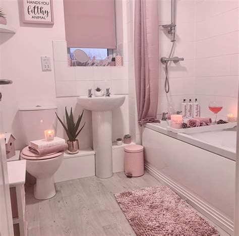 Pin by 𝐇𝐨𝐥 🌔 on Interior | Pink bathroom decor, Bathroom decor apartment, Bathroom design decor