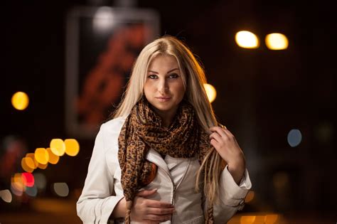 Girl at night city | Night city, Night photography portrait, Street portrait