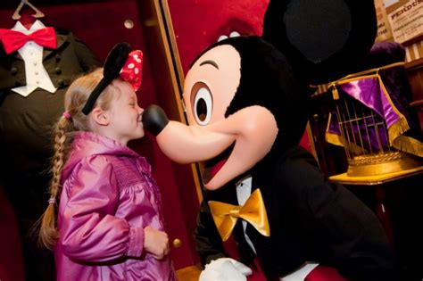 New Mickey Mouse Meet and Greet Opens in Disneyland Paris – Disney ...