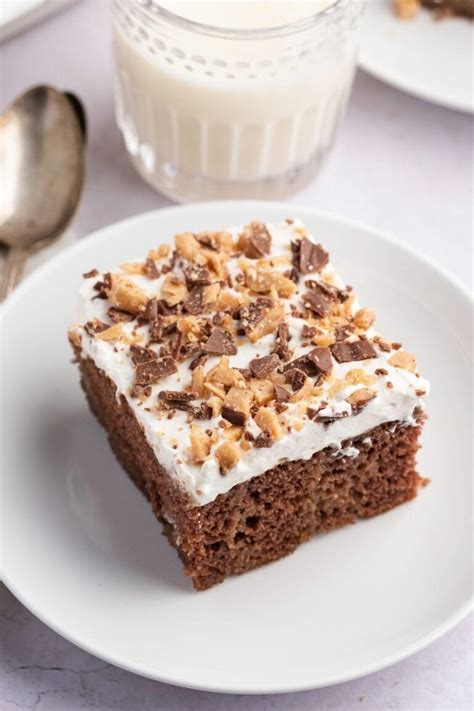 Heath Bar Cake (Easy Dessert Recipe) - Insanely Good