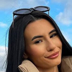 Brittany Miller - Age, Family, Bio | Famous Birthdays