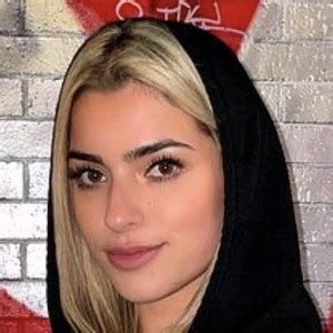 Debra Lea - Age, Family, Bio | Famous Birthdays