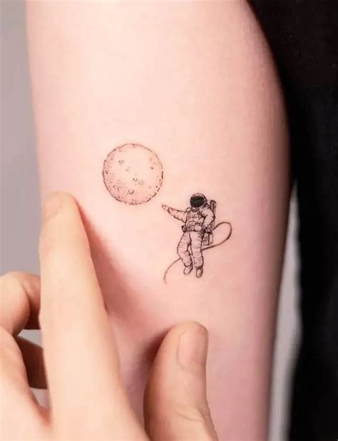 Discover 83+ minimalist astronaut tattoo latest - in.cdgdbentre