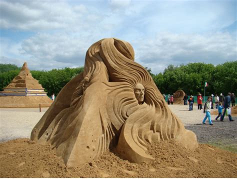 Sand art Sand Sculptures, Unique Sculptures, Sculpture Art, Castle Art, Sand Castle, Mind ...