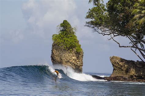 Telos, telo island lodge, surfing, surfing telos, indonesia