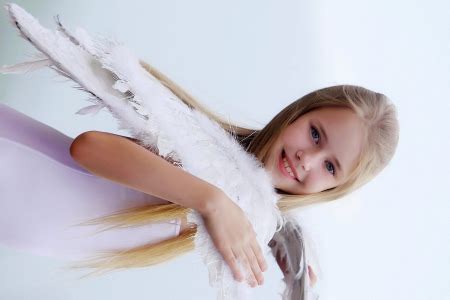 Hanna angel bird - Kids Faces Wallpapers and Images - Desktop Nexus Groups